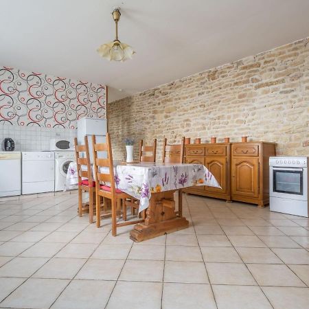 Vintage Holiday Home With Private Garden Nouart Екстериор снимка