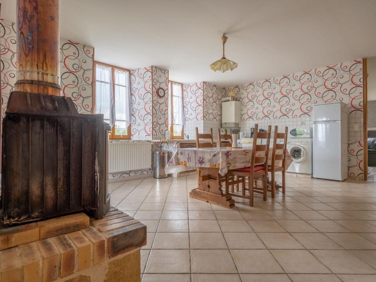 Vintage Holiday Home With Private Garden Nouart Екстериор снимка